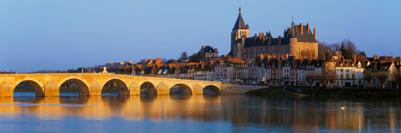 3364-france-Loiret-Vue-de-Gien-depuis-la-rive-gauche-de-la-Loire-panorama-sentucq.h.jpg